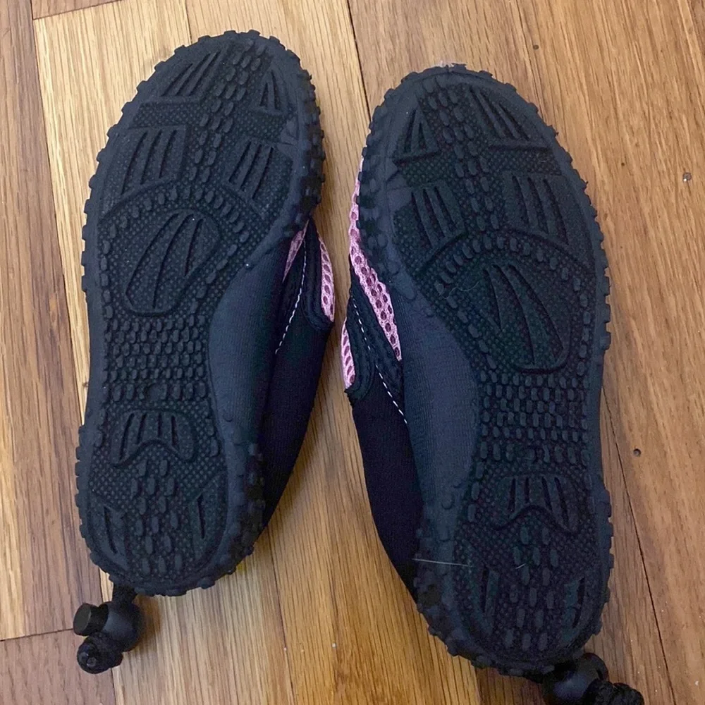 Wave Girl’s Pink And Black Water Shoes Size 11